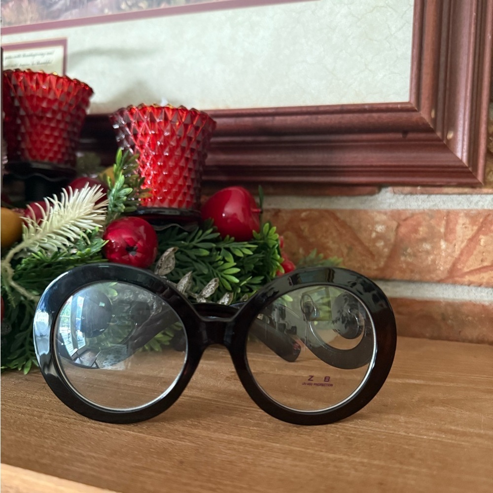 Stylish Black Oversized Baroque Swirl Hollywood UV 400 Sunglasses